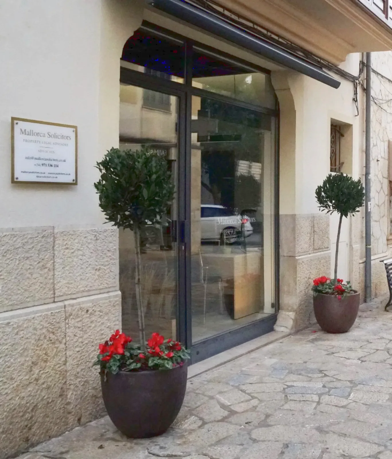 Entrada de la oficina de Mallorca Solicitors
